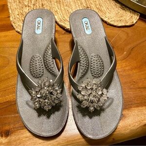 OkaB Flip Flop Jeweled Rhinestone Accent Grey Wedge Slide Sandals